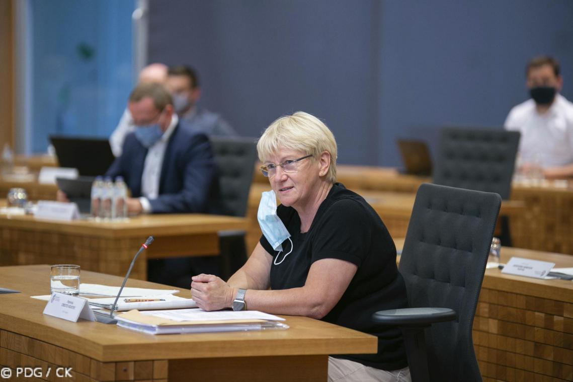 <p>Die CSP-Abgeordnete Patricia Creutz warnte bei der Debatte vor einer „Passgesellschaft über Hintertürchen“. Foto: PDG</p>