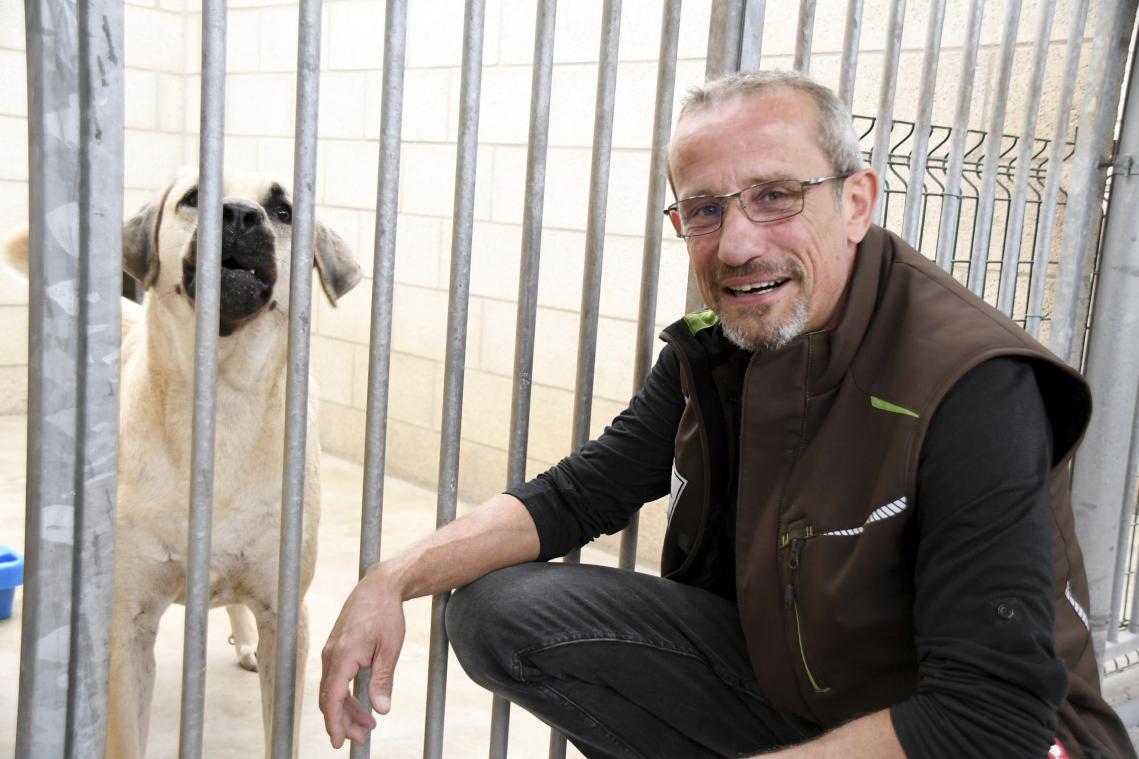 <p>Michel Matagne leitet seit 2011 die Tierschutzvereinigung. Unmittelbar nach dem Hochwasser bot das Tierheim eine kostenlose Notfallpension für Hunde und Katzen an, deren Halter aktuell nicht in der Lage sind, ihre Vierbeiner zu versorgen.</p>