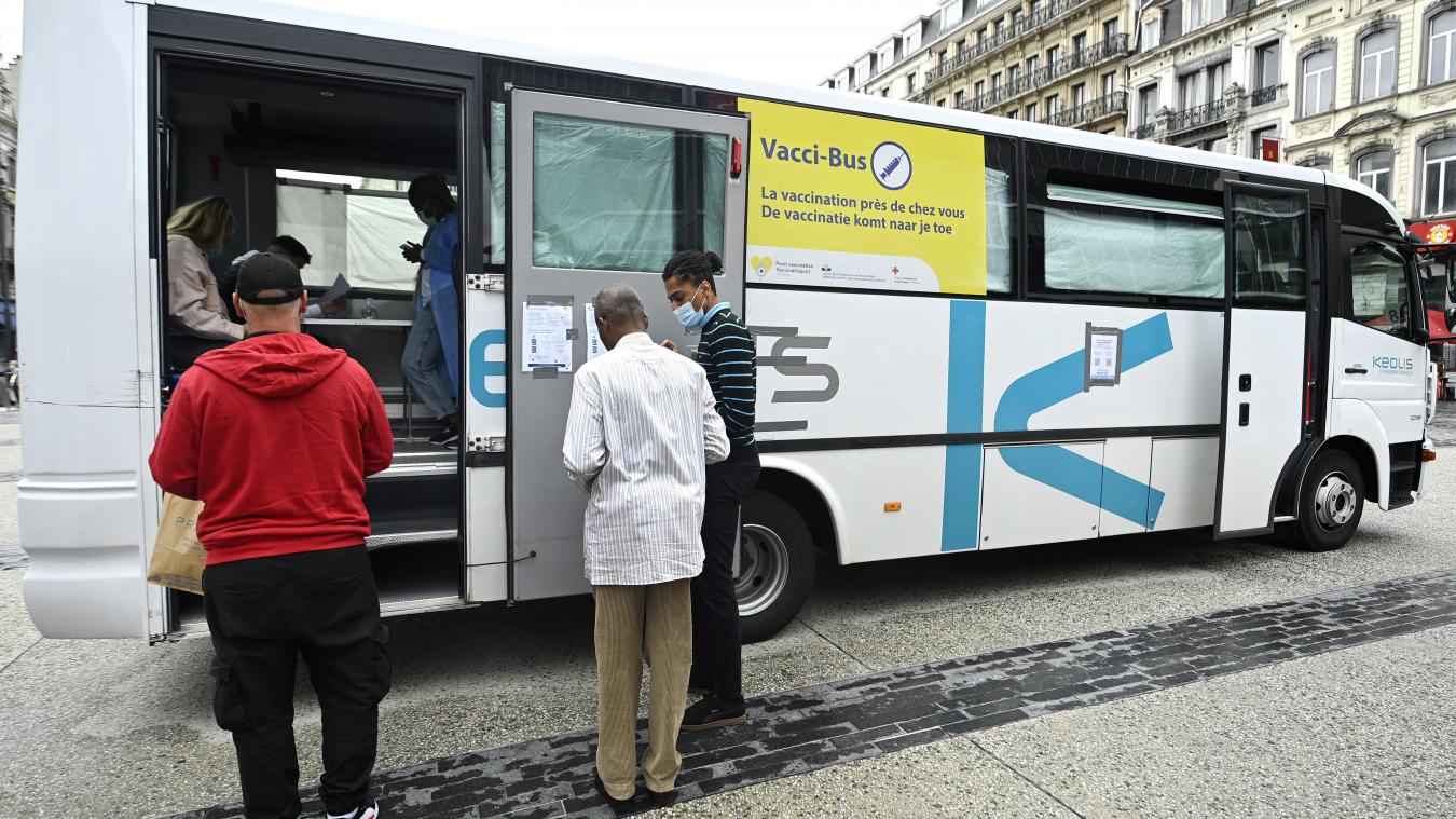 <p>Um mehr Einwohner zu bewegen, sich impfen zu lassen, setzt Brüssel einen Impfbus in den Stadtvierteln ein.</p>