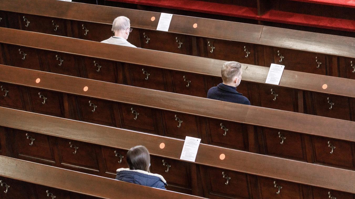 <p>Der Sicherheitsabstand beim Gottesdienst wird am 1. September aufgehoben.</p>