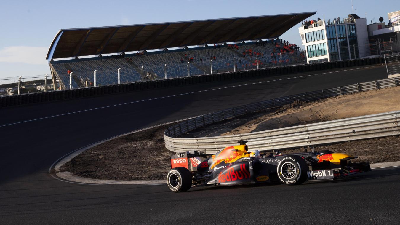 <p>Testfahrt während der offiziellen Präsentation der renovierten F1-Strecke im Strandbad Zandvoort: Max Verstappen aus den Niederlanden vom Team Red Bull Racing will bei seinem Heimspiel thriumphieren.</p>