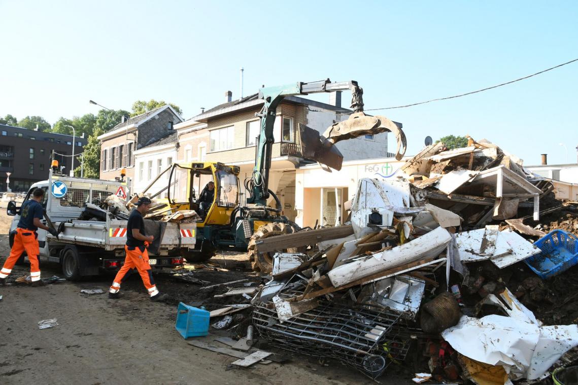 <p>Die Schuttberge wurden zügig aus den Straßen der Unterstadt entfernt, der Wiederaufbau wird deutlich länger dauern.</p>