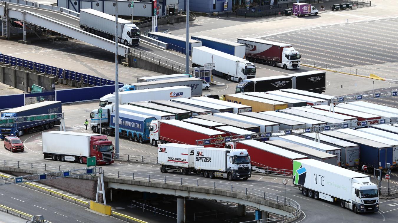 <p>Lastwagen kommen im Hafen von Dover in Kent an: Im Vereinigten Königreich mangelt es unter anderem an LKW-Fahrern.</p>
