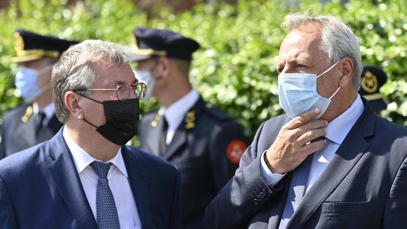 <p>Beleibt der Maske treu: Provinzgouverneur Hervé Jamar - hier zu sehen mit Pierre-Yves Jeholet (links), Ministerpräsident der Französischen Gemeinschaft.</p>