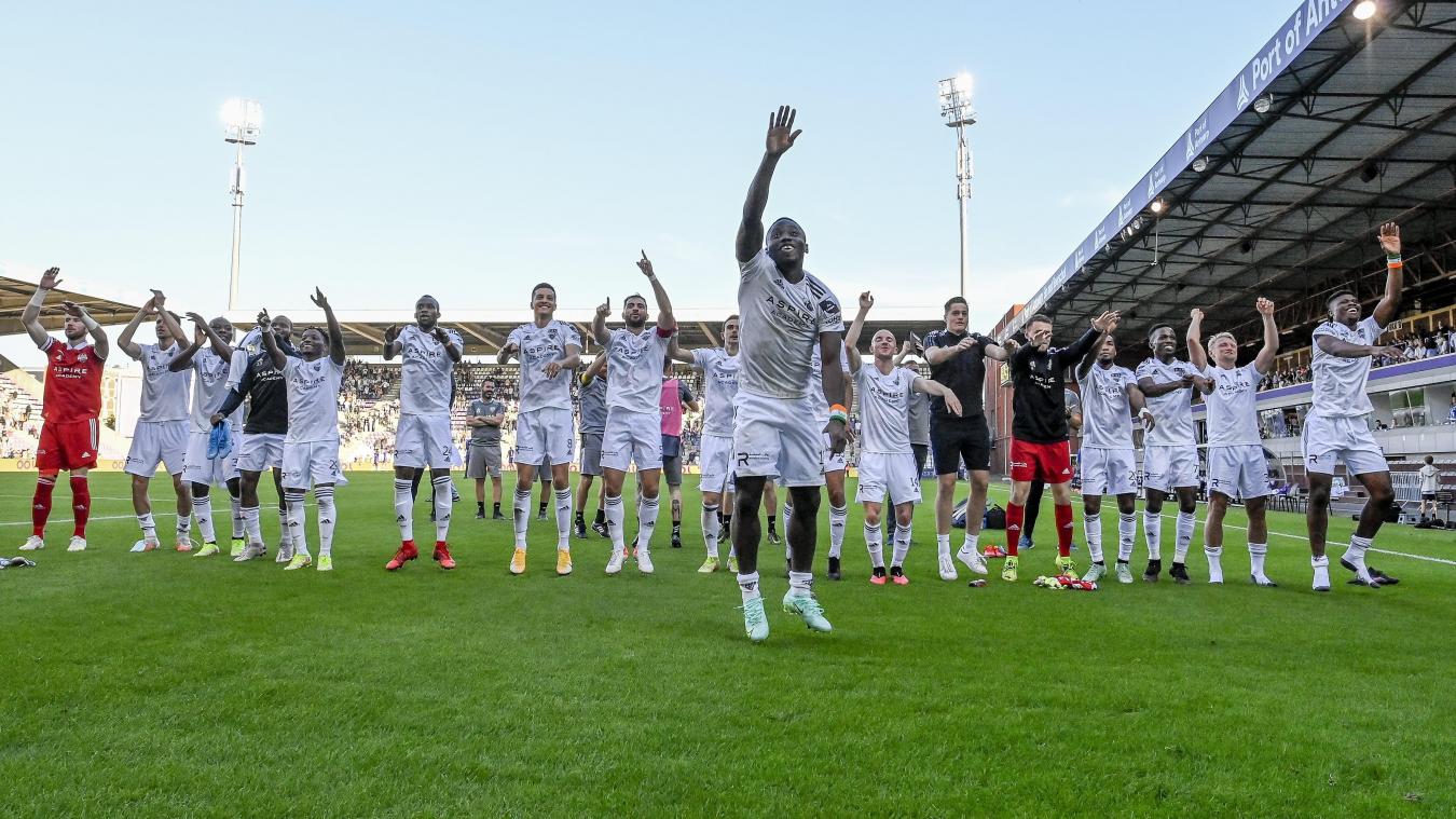 <p>Die AS Eupen feierte den zweiten Sieg in Serie mit den mitgereisten Fans.</p>