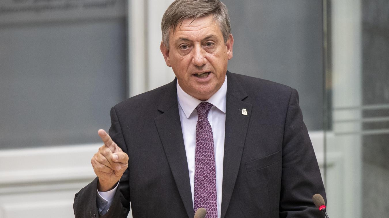 <p>Flanderns Ministerpräsident Jan Jambon bei seiner „Septembererklärung“ im flämischen Parlament.</p>