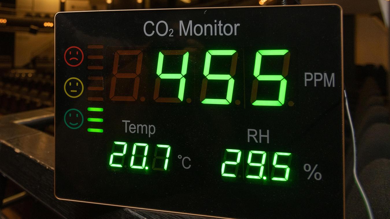 <p>Ein CO2-Messgerät in einem Brüsseler Theatersaal.</p>