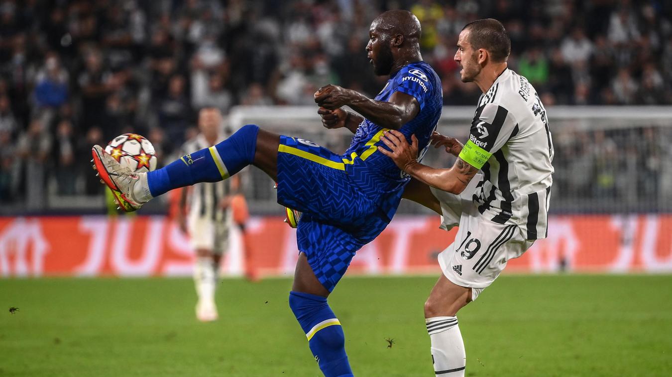 <p>Romelu Lukaku im Duell mit Juventus’ Verteidiger Leonardo Bonucci</p>