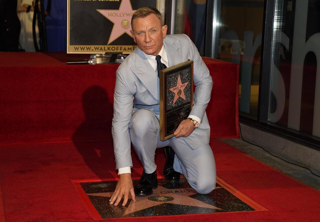 <p>James-Bond-Darsteller Daniel Craig (53) hat auf Hollywoods «Walk of Fame» eine Sternenplakette mit seinem Namen enthüllt. Es mache ihn sehr glücklich, auf dem Bürgersteig von all diesen Legenden umgeben zu sein, sagte der britische Star vor jubelnden Fans und Reportern.</p>