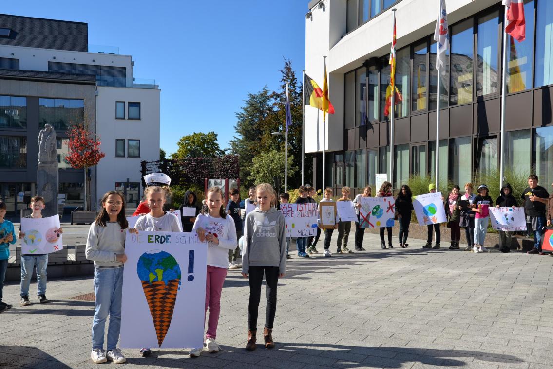 <p>St.Vither Grundschüler senden klares Signal zum Klimaschutz an die Politik</p>
