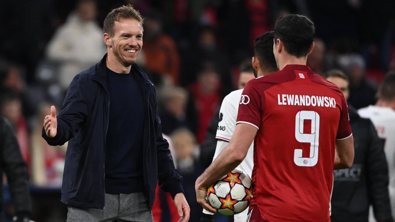 <p>Julian Nagelsmann umarmte nach dem Schlusspfiff Torgarant Robert Lewandowski und freute sich über sein gelungenes Stadion-Comeback.</p>