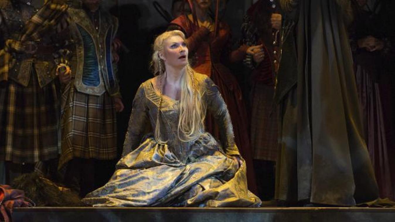 <p>Szenenfoto einer Aufführung von Lucia di Lammermoor in Lüttich im November 2015.</p>