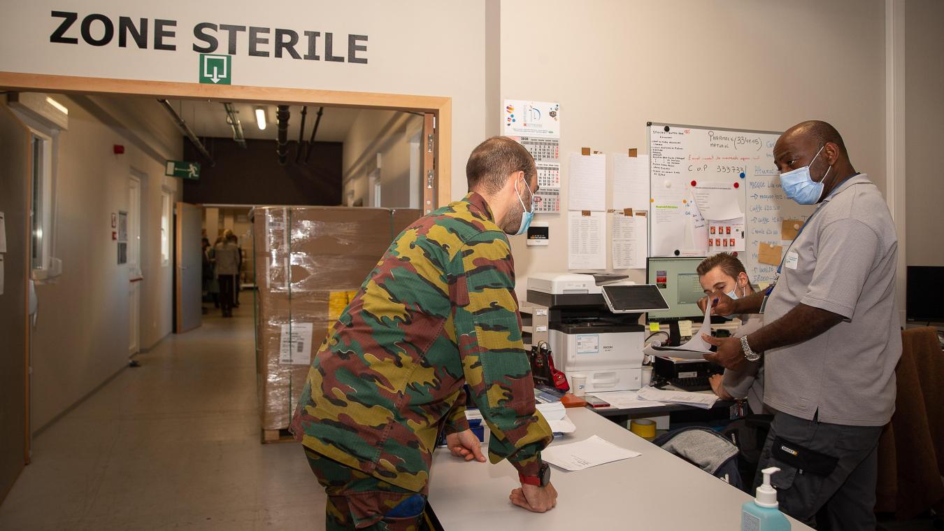 <p>Auch während der zweiten Corona-Welle leisteten Soldaten logistische Unterstützung in Krankenhäusern (Bild: Tournai)</p>