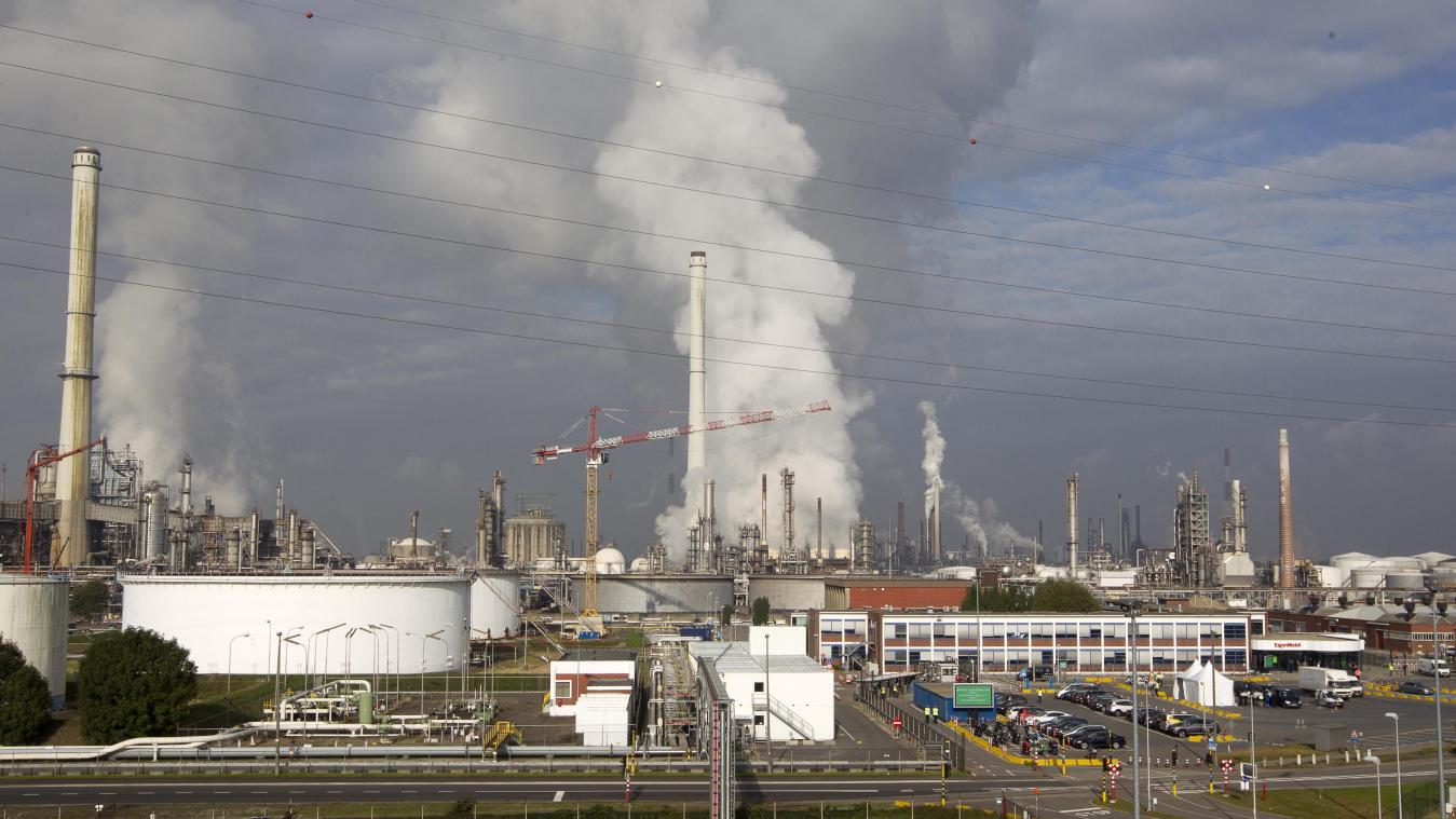 <p>Ölraffinerien im Hafen von Antwerpen.</p>