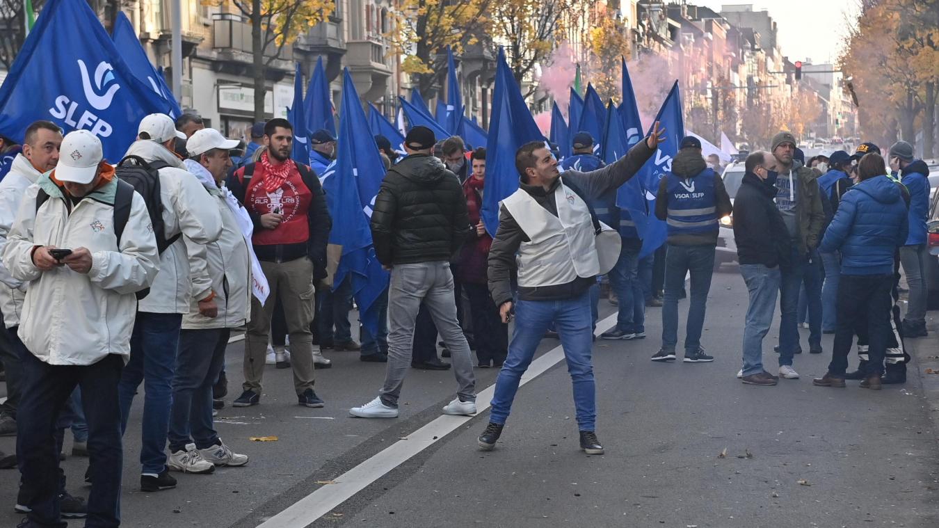 <p>Protestierende Polizisten in Brüssel.</p>