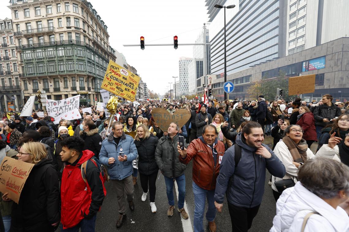 <p>Brüssel: Polizei setzt Wasserwerfer und Tränengas gegen Demonstranten ein</p>
