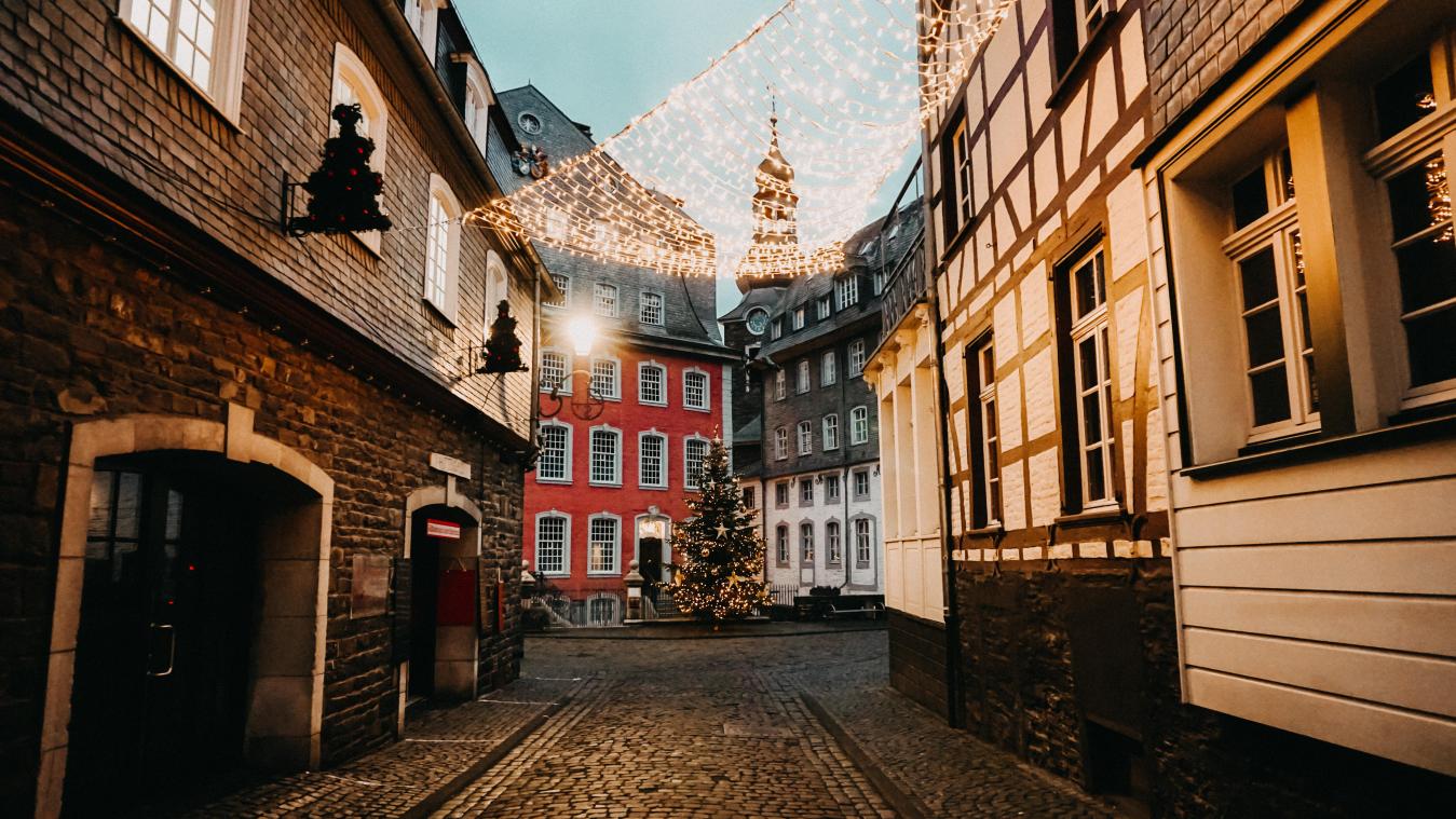 <p>Monschau ist wieder weihnachtlich dekoriert.</p>