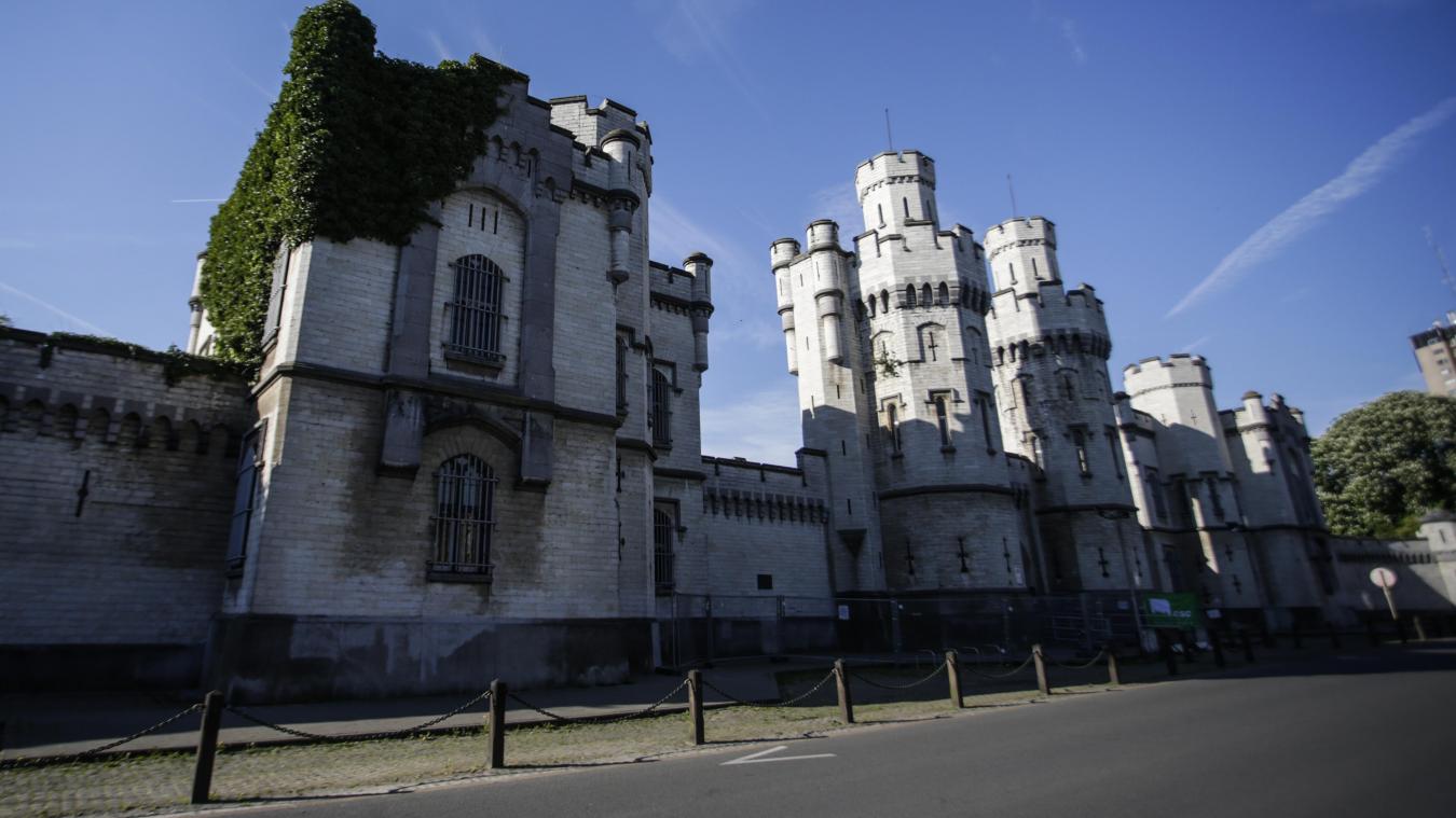 <p>Ein Blick von außen auf die Haftanstalt in der Brüsseler Gemeinde Saint-Gilles</p>