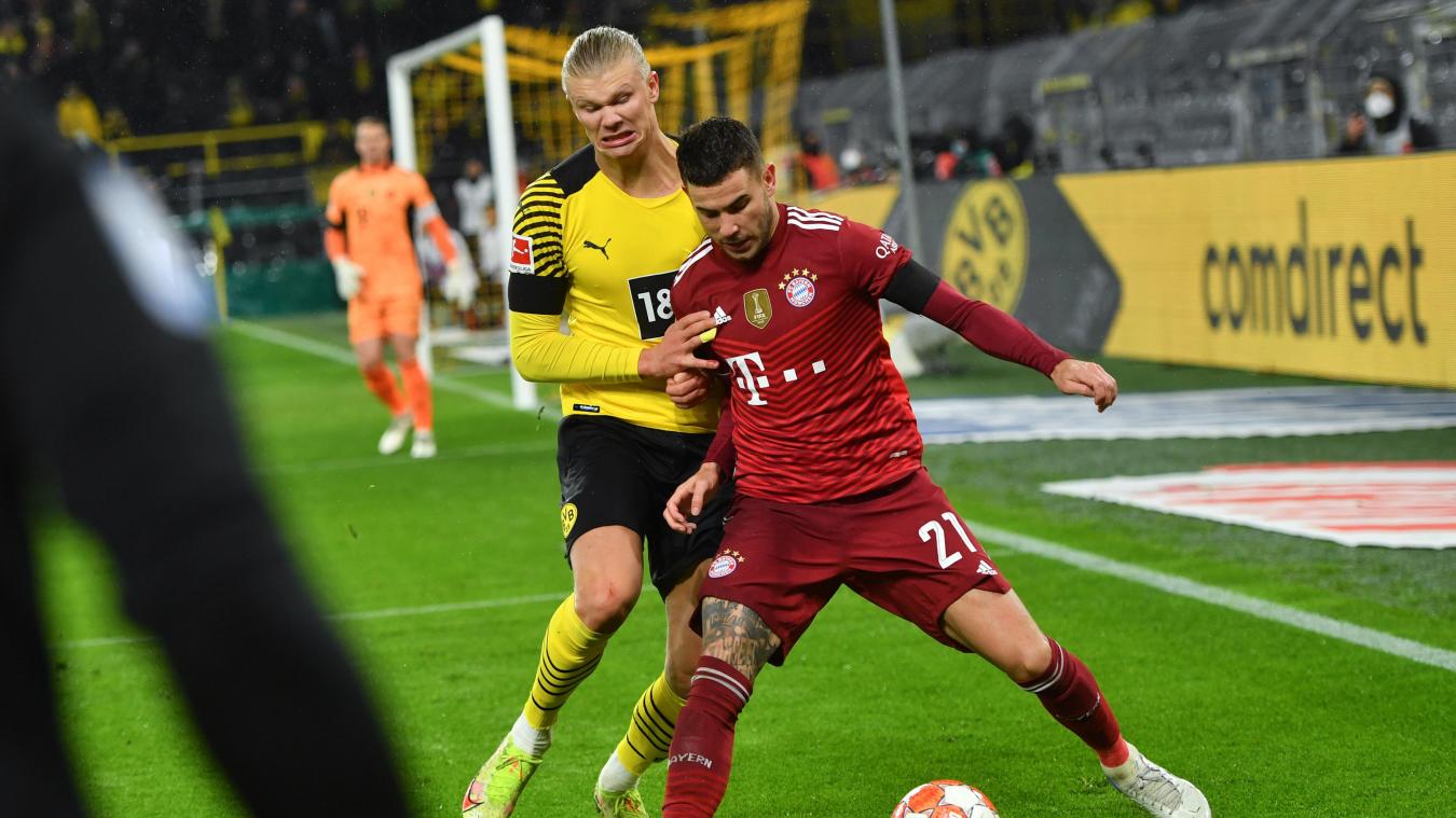 <p>Dortmunds Erling Haaland (links) und Münchens Lucas Hernandez kämpfen um den Ball.</p>