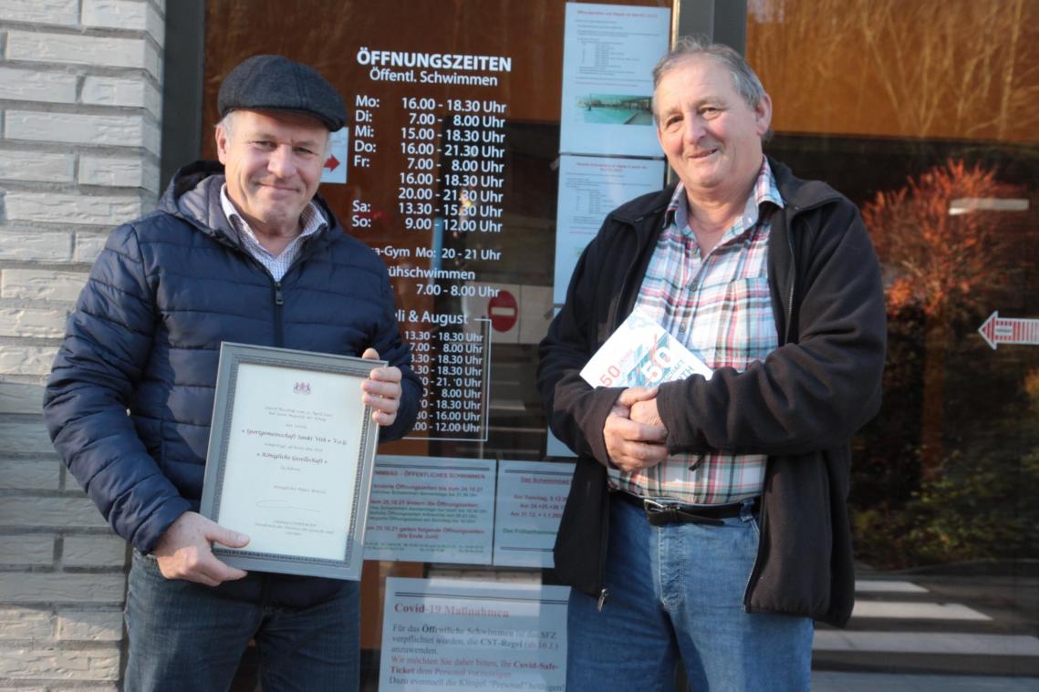 <p>Gerd Reuter (l.) fungiert seit 2010 als Vorsitzender der Sportgemeinschaft St.Vith, Edgar Classen seit 2004 als Schriftführer.</p>