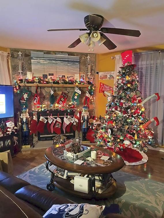 <p>In den USA wird innen wie außen sehr aufwendig zum Weihnachtsfest dekoriert. Serviert werden beispielsweise ein großer Weihnachtsschinken oder Mac’n Cheese.</p>