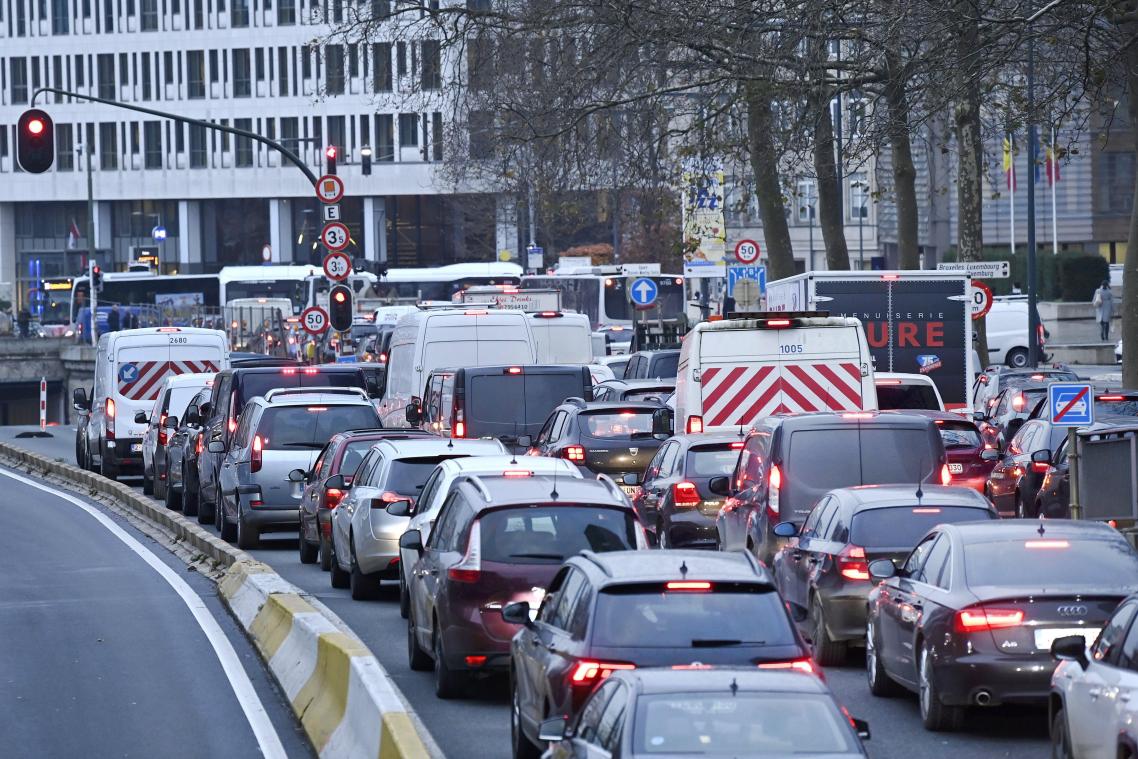 <p>Eine angepasste Autosteuer, die dem Fahrzeugtyp Rechnung trägt, sollte ab dem Jahr 2023 in der Wallonie in Kraft treten. Bisher fand die Regierungsmehrheit aber keinen gemeinsamen Nenner.</p>