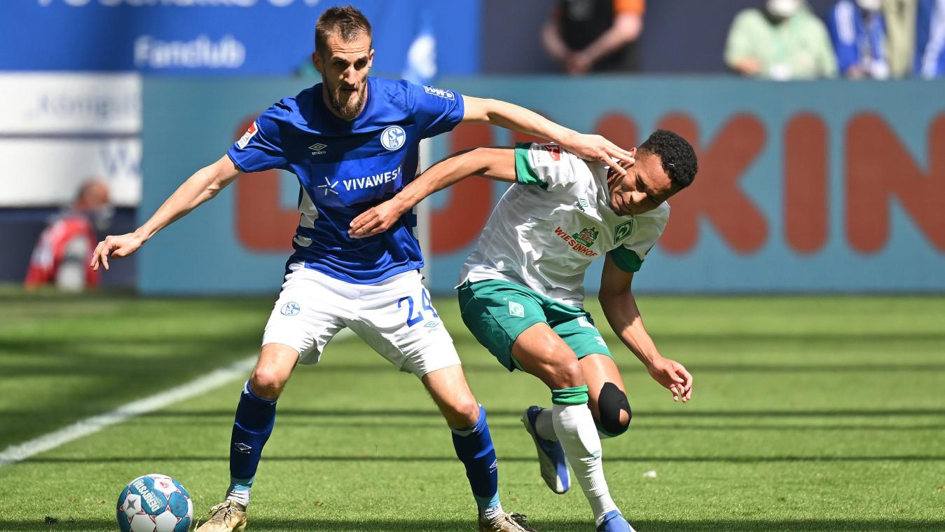<p>Dominick Drexler (links) und Schalke verloren gegen Bremen (mit Felix Agu) mit 1:4 und gaben damit die Tabellenführung an die Werderaner ab.</p>