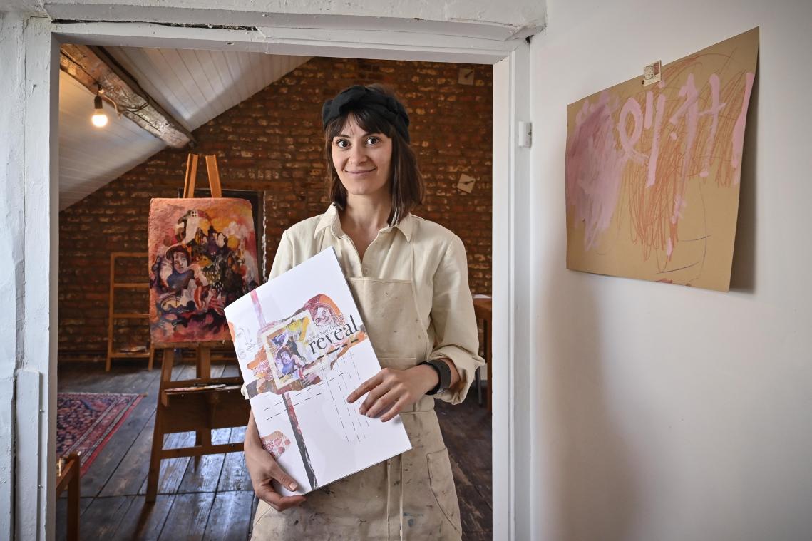 <p>Im Dachgeschoss des dreistöckigen Hauses hat Nora Huszka ihr Kreativdomizil. Ihr künstlerischer Ausdruck reicht von Malerei über Poesie bis hin zum Zeichnen und Design. Am Eröffnungstag wird Nora Huszka ihr neues Buch vorstellen.</p>