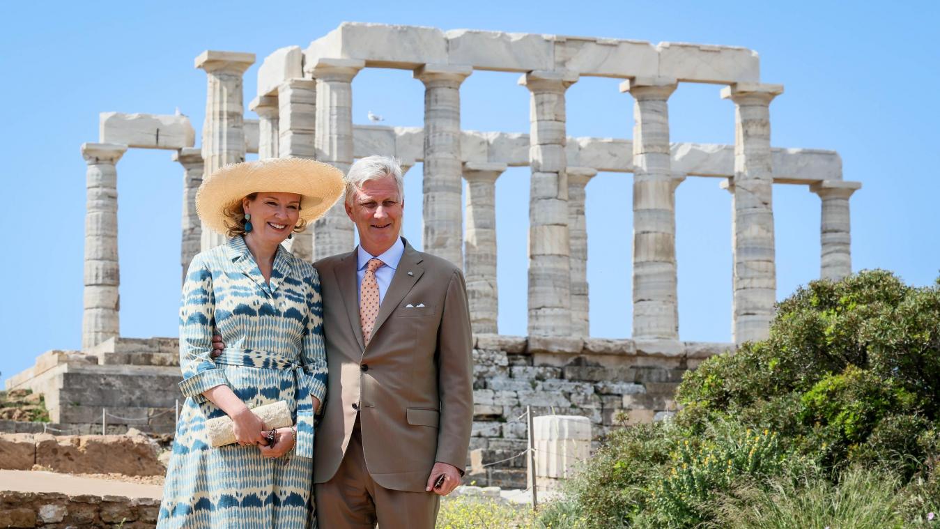 <p>Königin Mathilde und König Philippe vor dem Poseidon-Tempel am Kap Sounion während ihres dreitägigen Staatsbesuchs in Griechenland.</p>