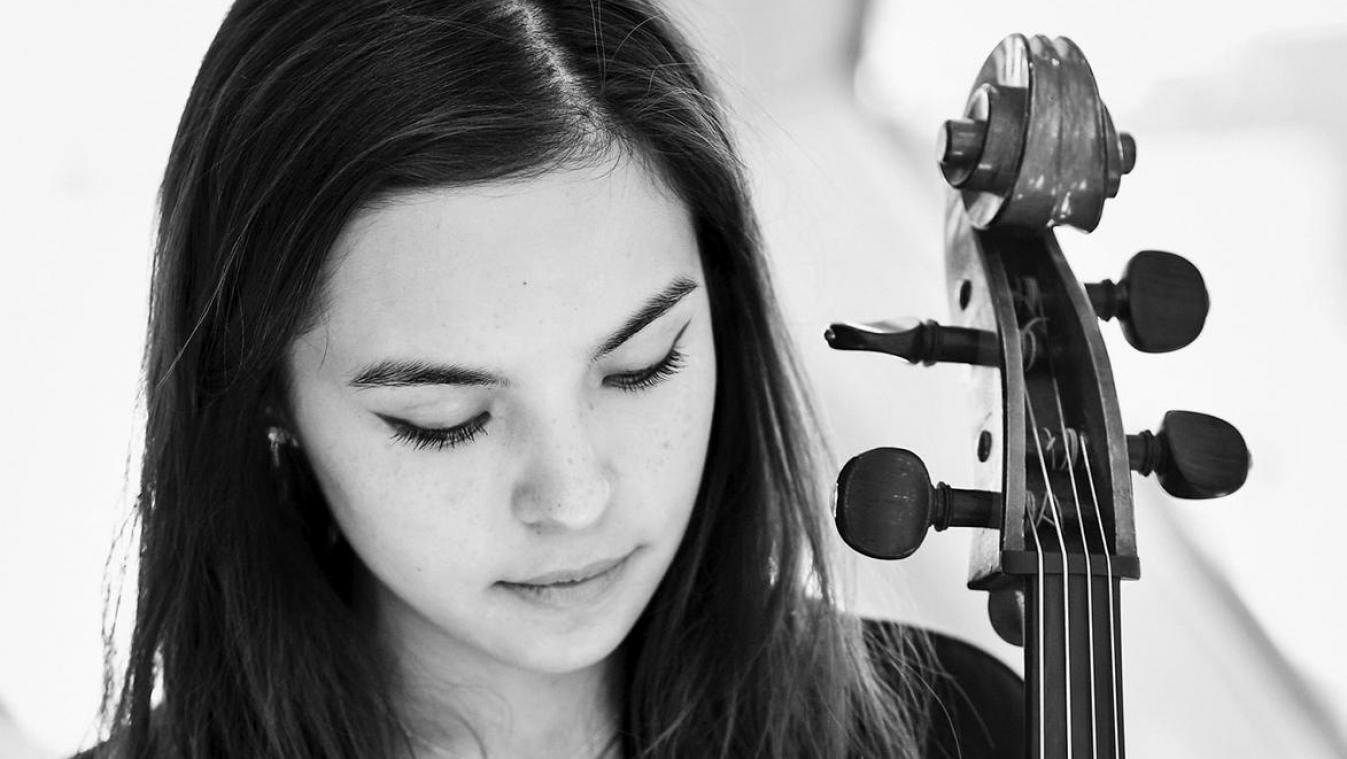 <p>Stéphanie Huang ist die einzige Teilnehmerin aus Belgien: Die 1996 geborene Cellistin ist die Schwester von Sylvia Huang, die beim letzten Violinwettstreit (2019) einen hervorragenden sechsten Platz belegen konnte.</p>