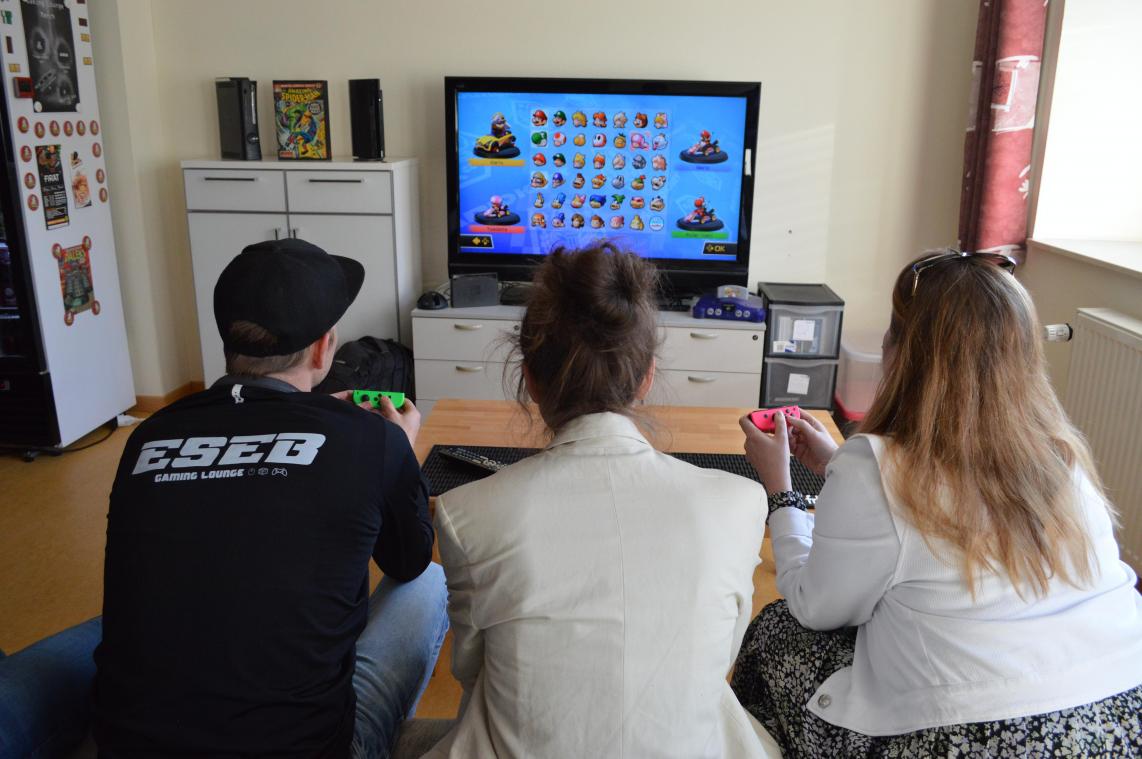 <p>In der neuen „Gaming Lounge“ von E-Sports East Belgium finden die Besucher digitale und analoge Spiele vor.</p>