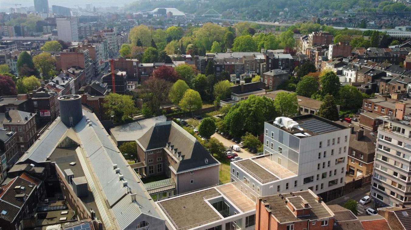 <p>Ein Blick von oben auf den Campus der HEC</p>
