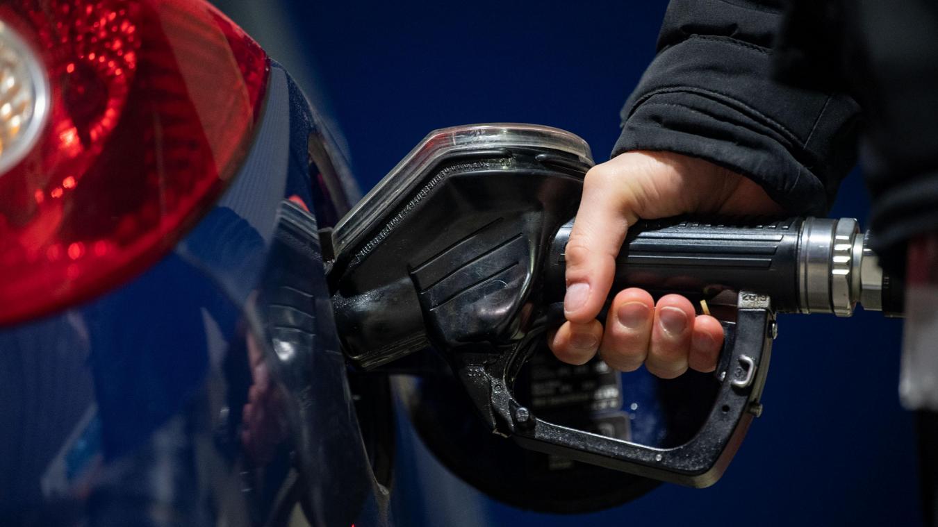 <p>Preis für Benzin und Diesel wieder unter 2 Euro</p>
