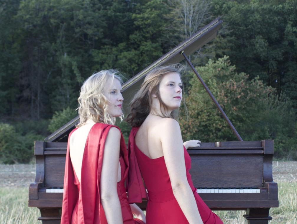 <p>Die Schwestern Léna und Louise Kollmeier zeigen ihr Können am Klavier.</p>