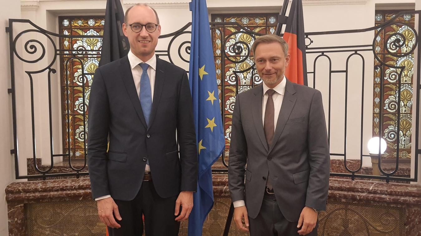 <p>Auf derselben Wellenlänge: Finanzminister Vincent Van Peteghem (l.) und Christian Lindner anlässlich des Kolloquiums in Brüssel.</p>