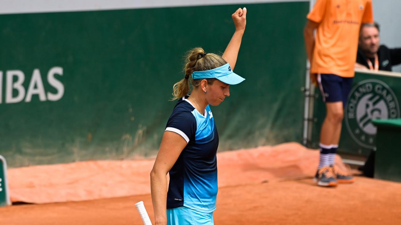 <p>Die Siegerfaust gen Himmel geballt: Elise Mertens steht zum zweiten Mal im Achtelfinale von Roland Garros.</p>