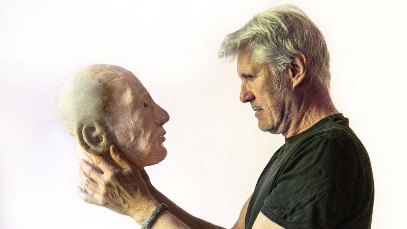 <p>Harry Cleven schaut „seinem Großvater“ in die Augen.</p>