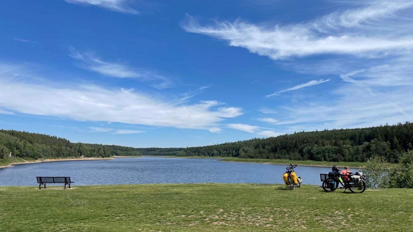 <p>Das schöne Wetter lädt zu mehr Zeit im Grünen ein, wie hier an der Eupener Talsperre.</p>