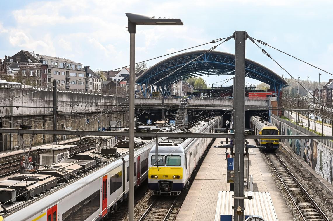 <p>Zugfahren in Belgien soll attraktiver werden und dafür liegt mit dem neuen Geschäftsführungsvertrag ein dickes Maßnahmenpaket vor. Das kostet allerdings Geld. Die Chefs von SNCB und Infrabel fordern 3,4 Milliarden Euro an zusätzlichen Mitteln.</p>