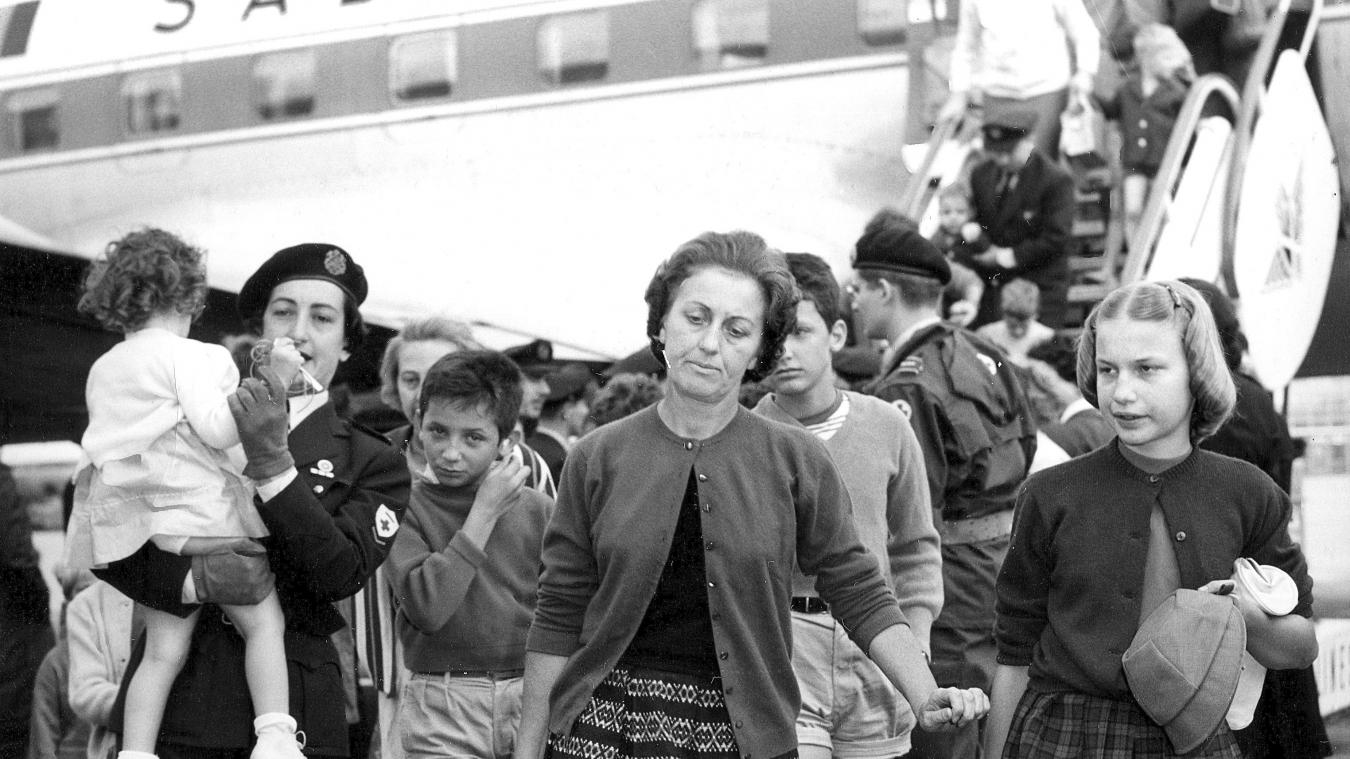 <p>Eine Aufnahme vom 9. Juli 1960: Belgische Frauen und Kinder, die aus dem Kongo geflüchtet sind, sind auf dem Brüsseler Flughafen gelandet.</p>