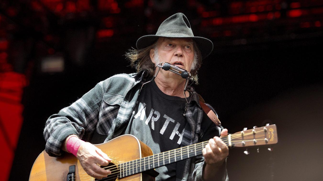 <p>Bei herzhaft lärmenden Konzerten kämpft der kanadische Sänger Neil Young (hier beim Roskilde Festival im Jahr 2016) eindrucksvoll gegen das Alter an. Zugleich wirft der unverwüstliche Hippie in immer kürzerer Folge Archivmaterial, bis dato ungehörte Live-Raritäten und brandneue Musik auf den Markt.</p>