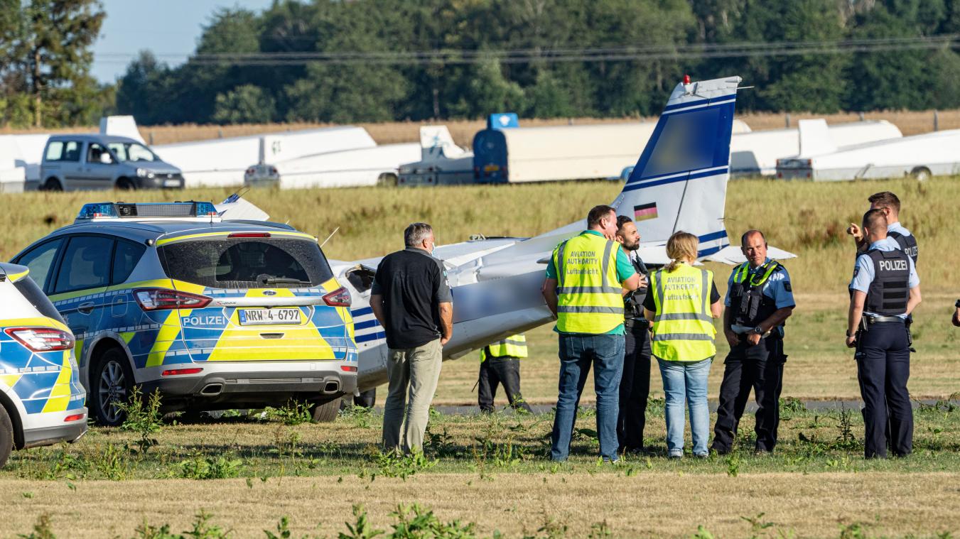 <p>Beim Absturz eines Kleinflugzeugs in Würselen bei Aachen ist ein 62 Jahre alter Fluglehrer ums Leben gekommen, sein 21 Jahre alter Schüler erlitt bei dem Unfall am Samstagnachmittag schwere Verletzungen.</p>
