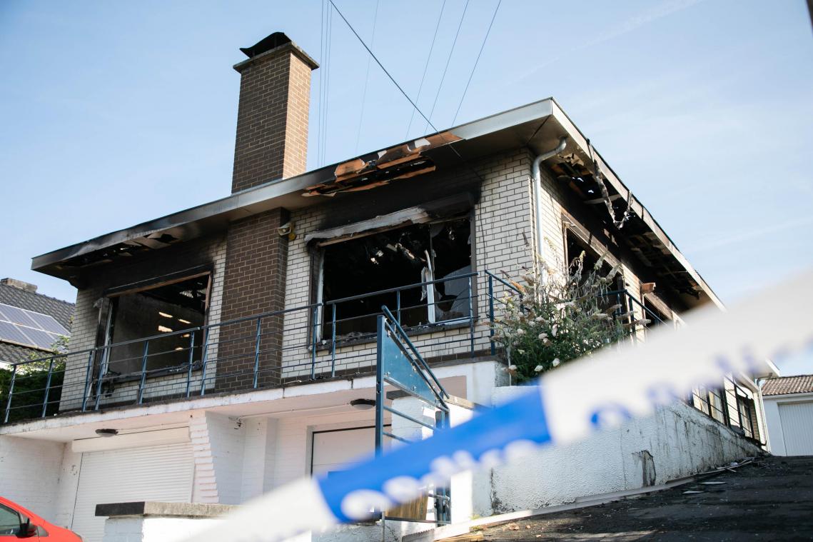 <p>In diesem Haus kamen in der vergangenen Nacht fünf Menschen ums Leben.</p>