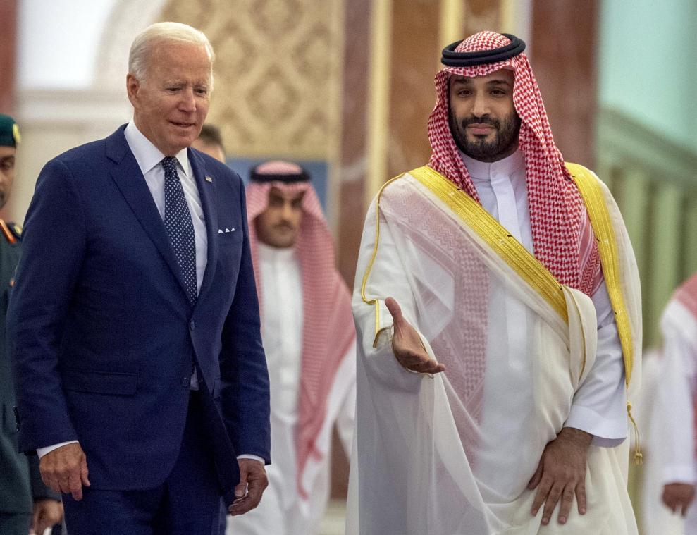 <p>Da geht’s lang: Mohammed bin Salman gab beim Treffen mit US-Präsident den Ton an. Geradezu ein Affront für den Gast: Saudi-Arabien hat seine Käufe russischen Erdöls seit dem Krieg in der Ukraine mehr als verdoppelt. Bidens Bitte, mehr Rohöl auf den Weltmarkt zu bringen, ignorierte bin Salman: Das werde man in der OPEC+ entscheiden.</p>