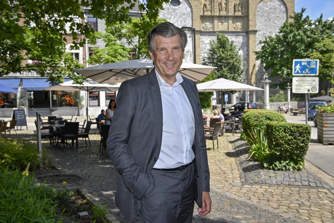 <p>Dr. Ralph Heck bei einem Besuch in seiner Heimatstadt: Nach über drei Jahrzehnten bei McKinsey ist der heute 65-Jährige Vorstandsvorsitzender der Bertelsmann Stiftung.</p>