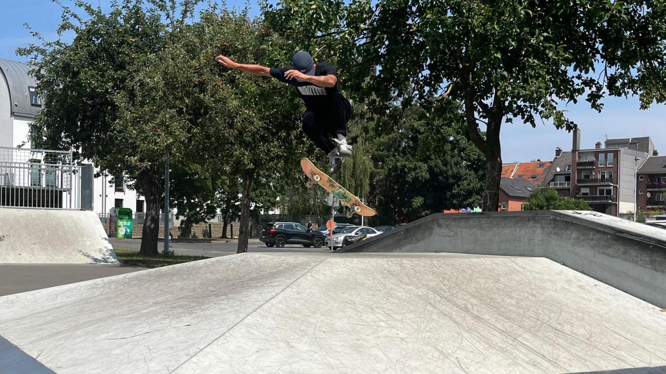 <p>Auf Initiative des Jugendbüros findet am Sonntag der erste Eupener Skatercontest im Josephine-Koch-Park statt. Die Aufnahme zeigt Yannick Delhaes beim Training am Freitag.</p>