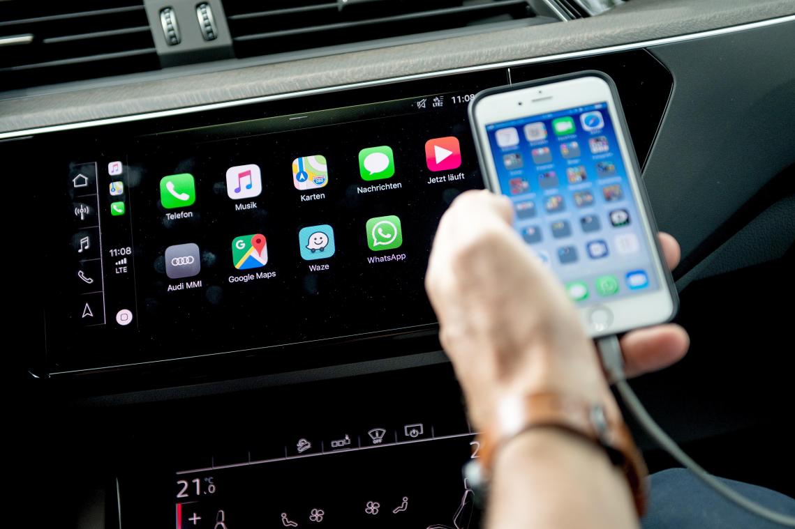 <p>Die Grundidee von Apple Carplay und Android Auto ist es, Funktionen und Apps mit eingeschränktem Funktionsumfang auf das Fahrzeugdisplay zu spiegeln.</p>