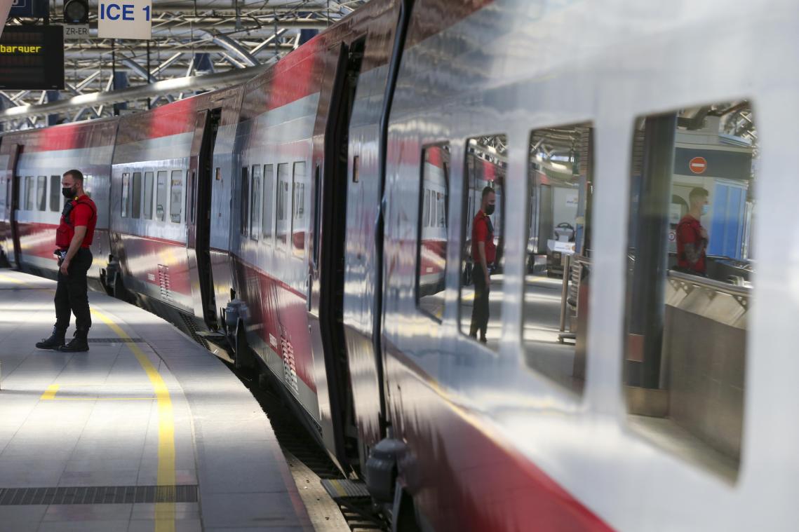 <p>Ein Thalys-Zug im Brüsseler Südbahnhof</p>