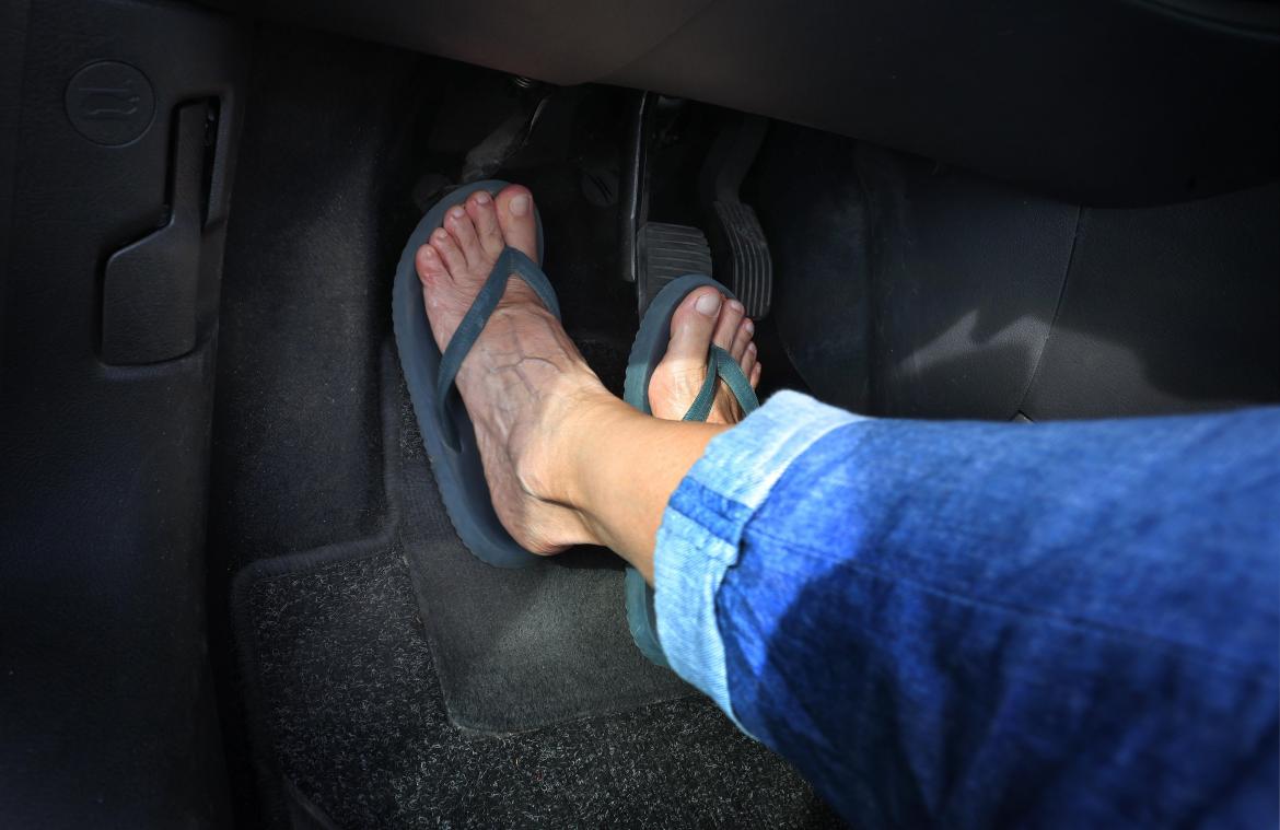 <p>Es gibt kein ausdrückliches Verbot von Flip-Flops am Steuer.</p>