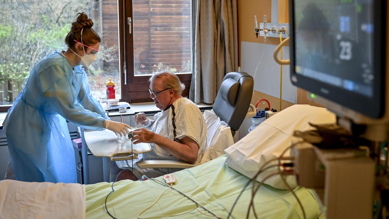 <p>Ein älter Herr, der an Covid-19 erkannt ist, wird auf der Intensivstation im Spital in Bonheiden (Provinz Antwerpen) versorgt.</p>